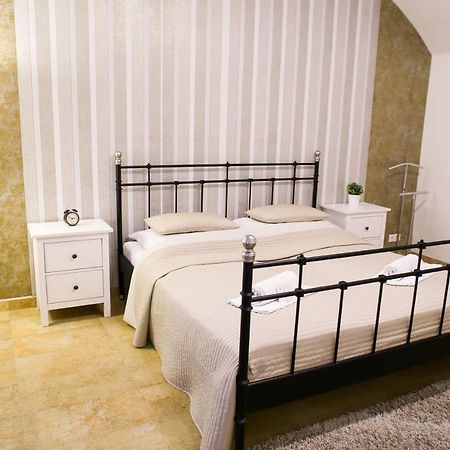 Stefania Apartment Centre Прага Экстерьер фото